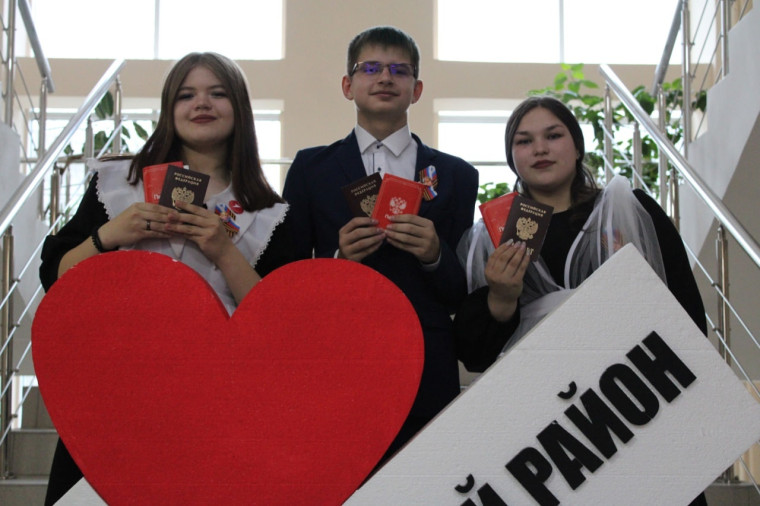 Торжественная церемония вручения паспортов в Усольском районе.